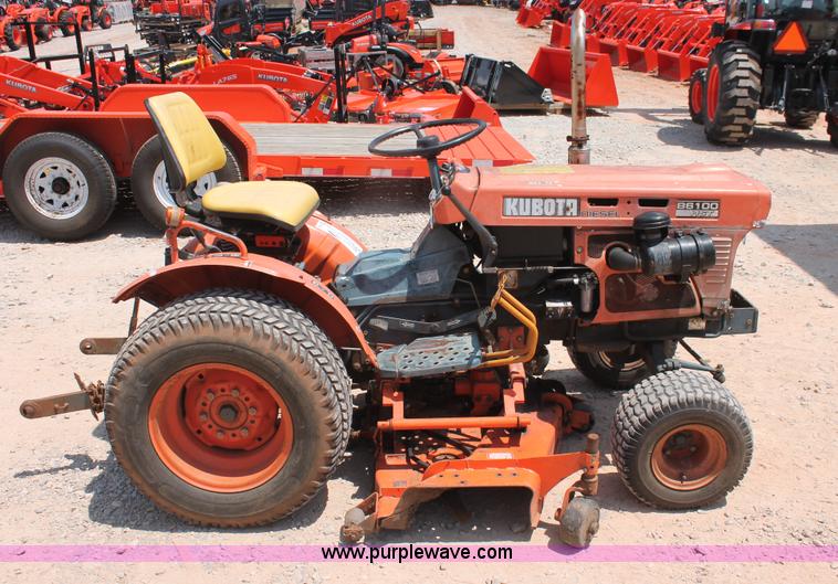 image for item H8156 1982 Kubota B6100HST-E tractor