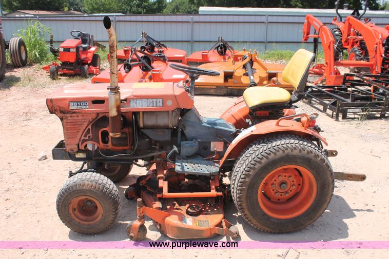 image for item H8156 1982 Kubota B6100HST-E tractor