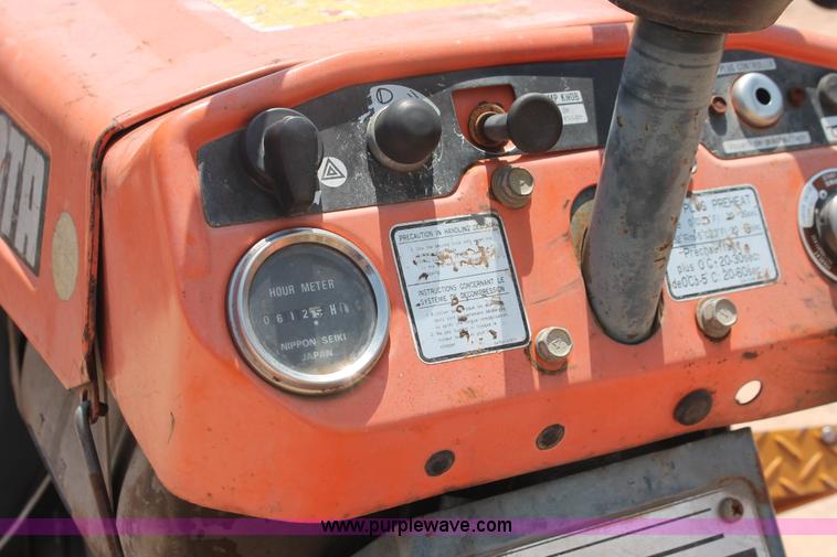 image for item H8156 1982 Kubota B6100HST-E tractor