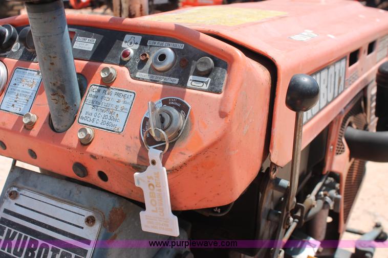 image for item H8156 1982 Kubota B6100HST-E tractor