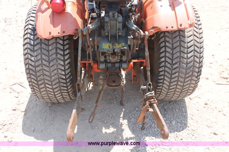 image for item H8156 1982 Kubota B6100HST-E tractor