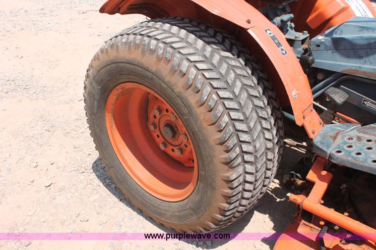 image for item H8156 1982 Kubota B6100HST-E tractor