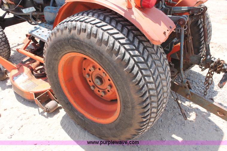 image for item H8156 1982 Kubota B6100HST-E tractor