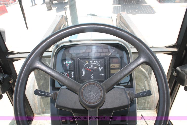 image for item H8157 1994 Ford 6640 tractor