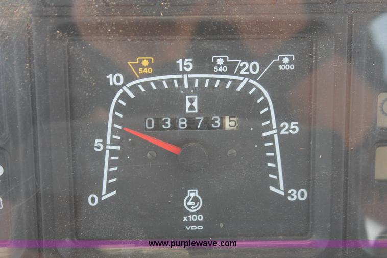 image for item H8157 1994 Ford 6640 tractor