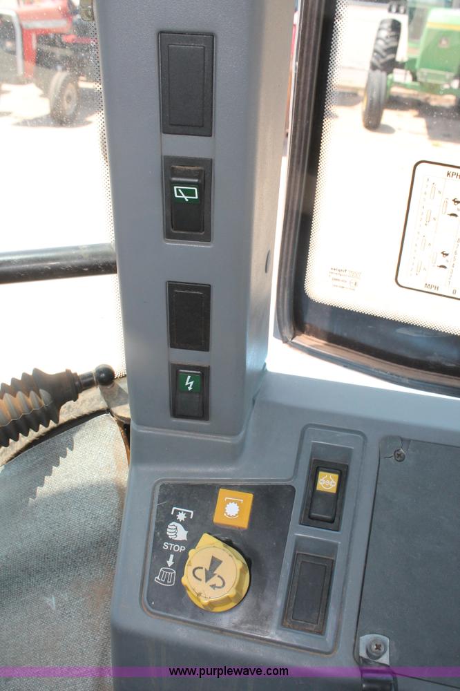 image for item H8157 1994 Ford 6640 tractor