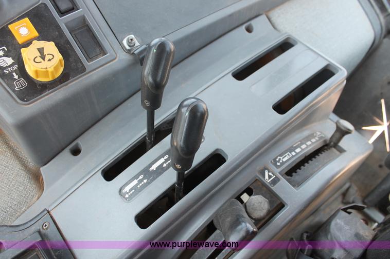 image for item H8157 1994 Ford 6640 tractor