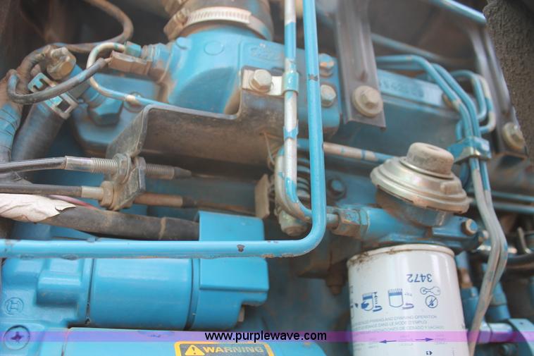 image for item H8157 1994 Ford 6640 tractor