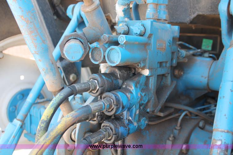 image for item H8157 1994 Ford 6640 tractor