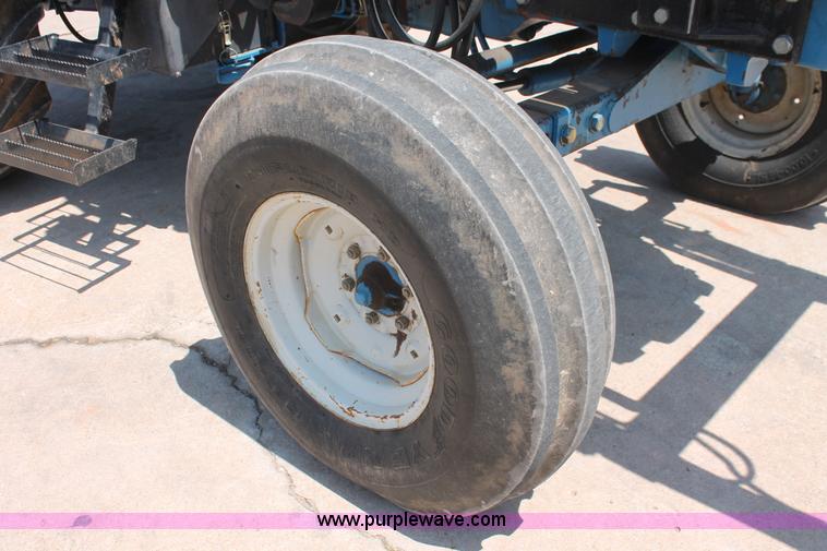image for item H8157 1994 Ford 6640 tractor