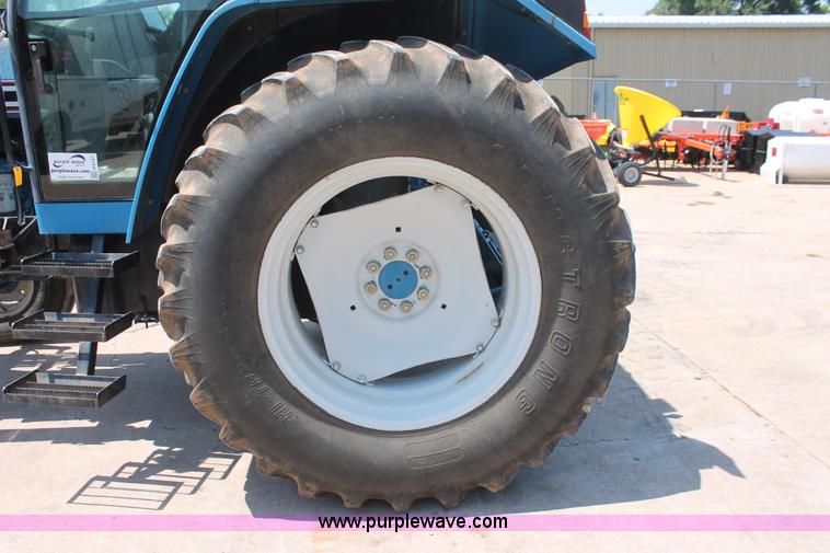 image for item H8157 1994 Ford 6640 tractor