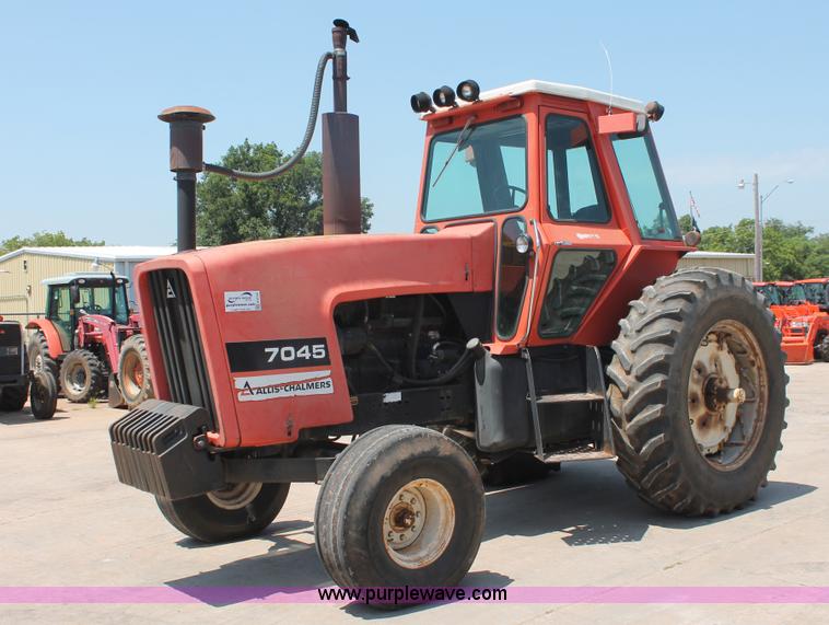 image for item H8158 1981 Allis Chalmers 7045 tractor
