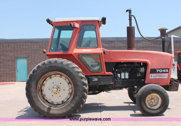image for item H8158 1981 Allis Chalmers 7045 tractor