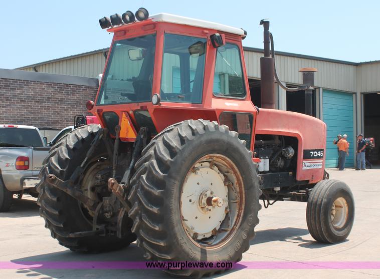 image for item H8158 1981 Allis Chalmers 7045 tractor