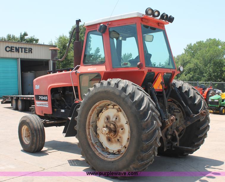 image for item H8158 1981 Allis Chalmers 7045 tractor