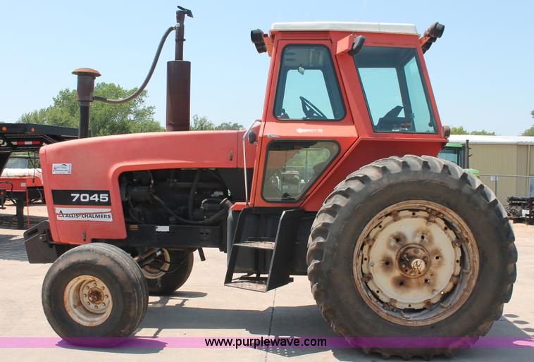 image for item H8158 1981 Allis Chalmers 7045 tractor
