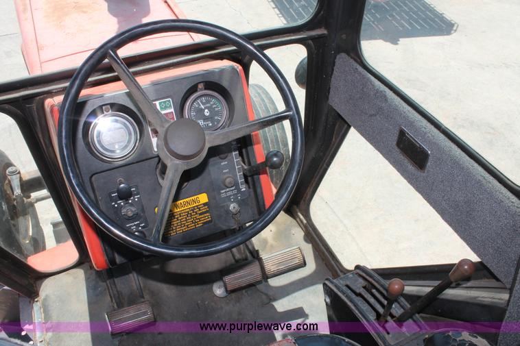 image for item H8158 1981 Allis Chalmers 7045 tractor