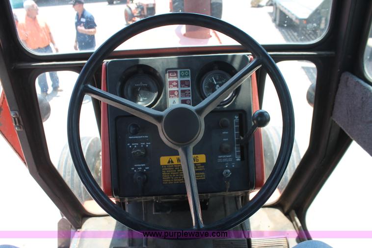 image for item H8158 1981 Allis Chalmers 7045 tractor