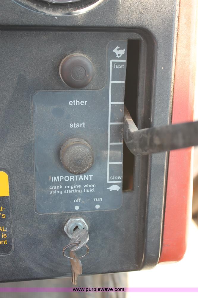 image for item H8158 1981 Allis Chalmers 7045 tractor