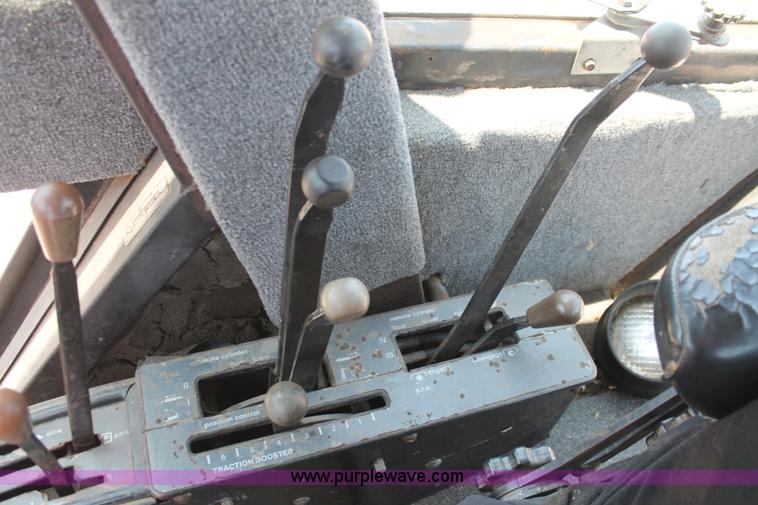 image for item H8158 1981 Allis Chalmers 7045 tractor