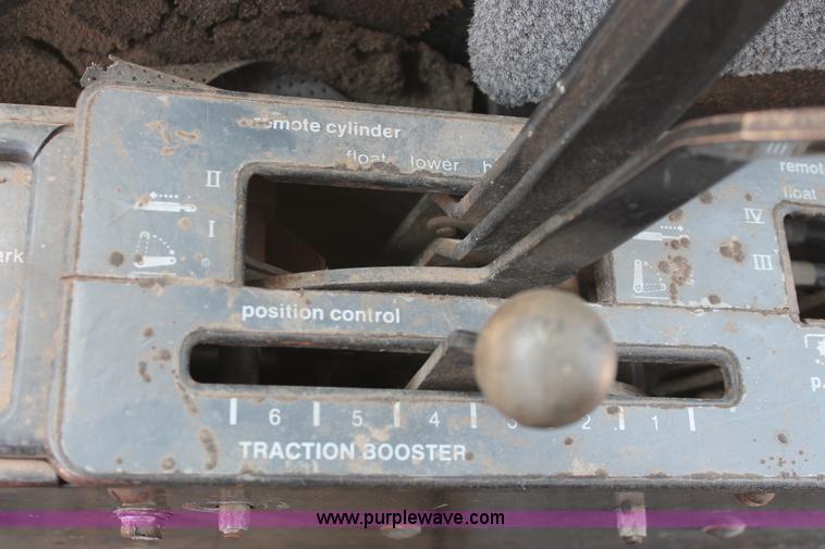 image for item H8158 1981 Allis Chalmers 7045 tractor