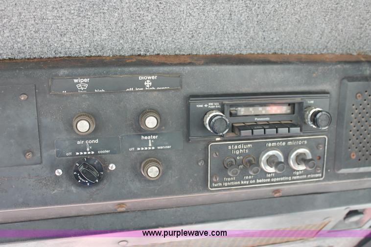 image for item H8158 1981 Allis Chalmers 7045 tractor