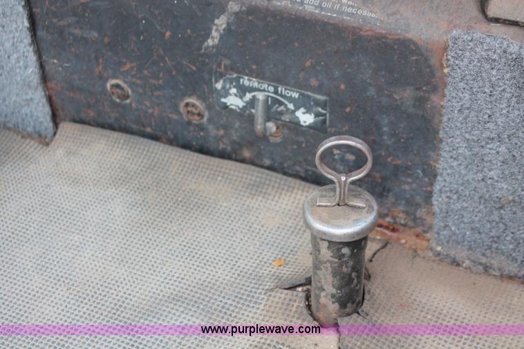 image for item H8158 1981 Allis Chalmers 7045 tractor