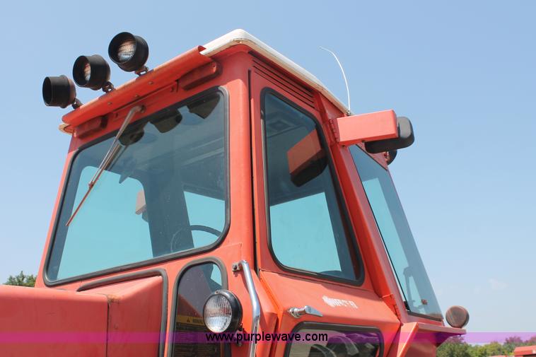 image for item H8158 1981 Allis Chalmers 7045 tractor