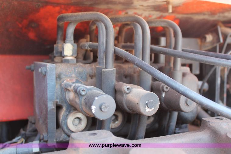 image for item H8158 1981 Allis Chalmers 7045 tractor