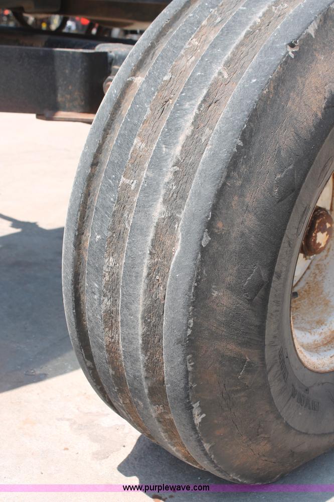 image for item H8158 1981 Allis Chalmers 7045 tractor