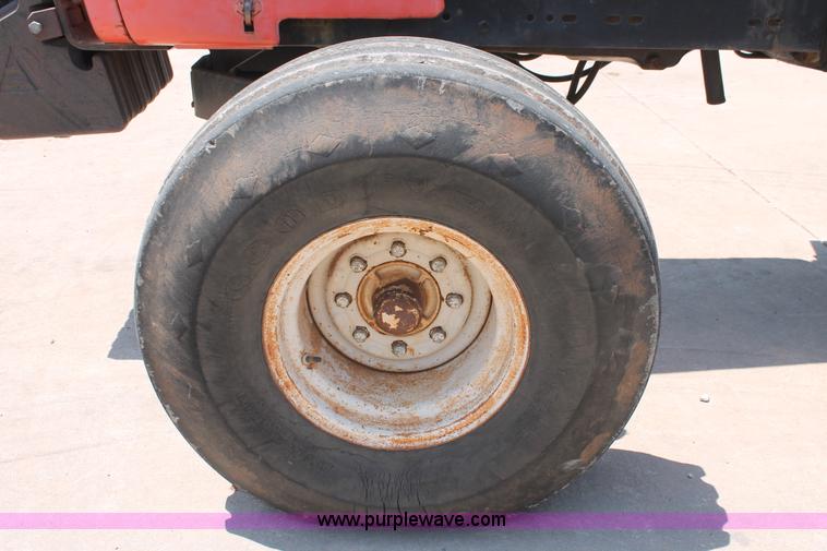 image for item H8158 1981 Allis Chalmers 7045 tractor