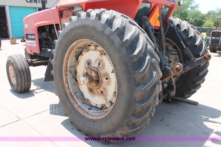 image for item H8158 1981 Allis Chalmers 7045 tractor