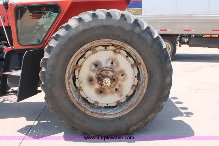 image for item H8158 1981 Allis Chalmers 7045 tractor