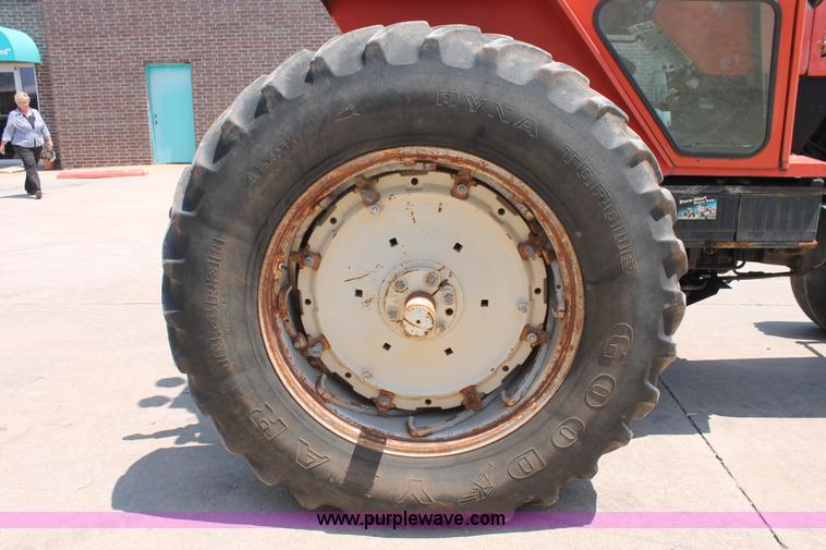 image for item H8158 1981 Allis Chalmers 7045 tractor