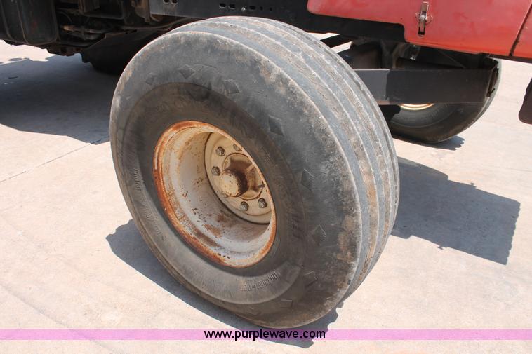 image for item H8158 1981 Allis Chalmers 7045 tractor