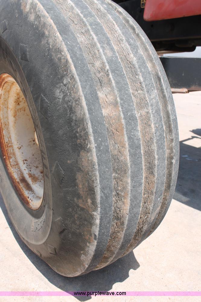 image for item H8158 1981 Allis Chalmers 7045 tractor