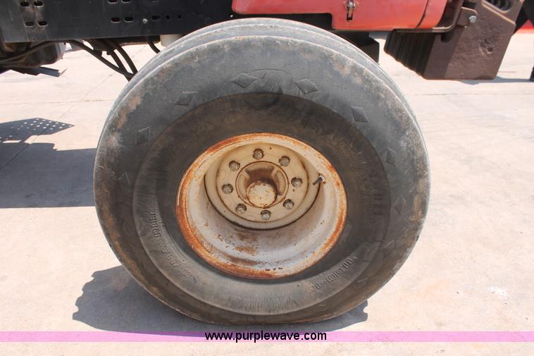 image for item H8158 1981 Allis Chalmers 7045 tractor