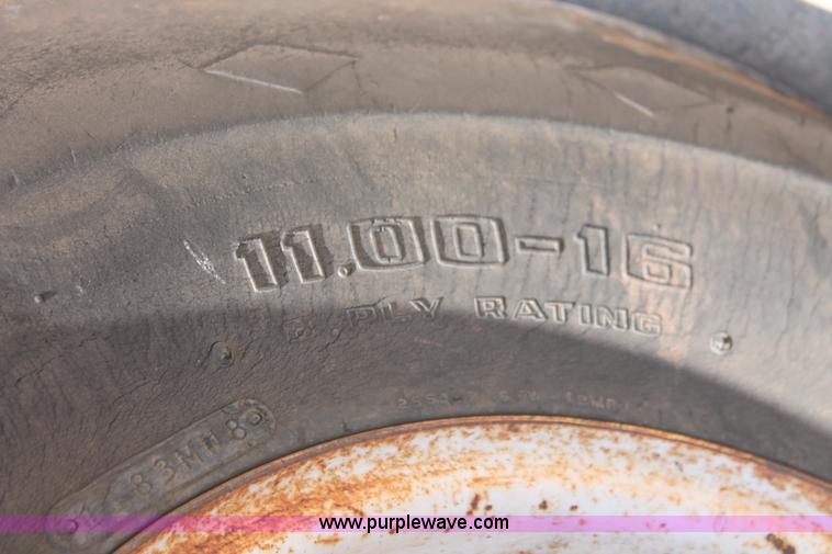 image for item H8158 1981 Allis Chalmers 7045 tractor