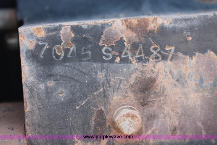 image for item H8158 1981 Allis Chalmers 7045 tractor