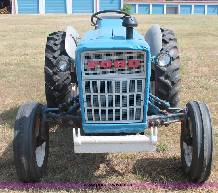 image for item H8161 1972 Ford 2000 tractor