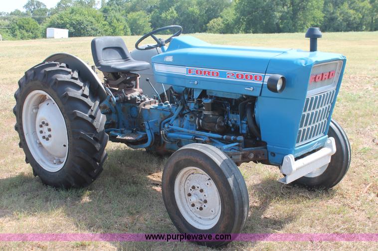 image for item H8161 1972 Ford 2000 tractor