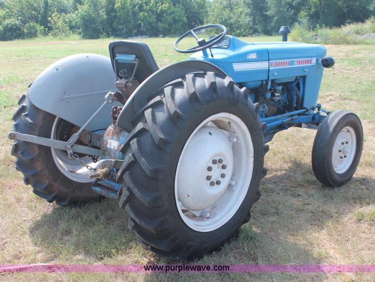 image for item H8161 1972 Ford 2000 tractor