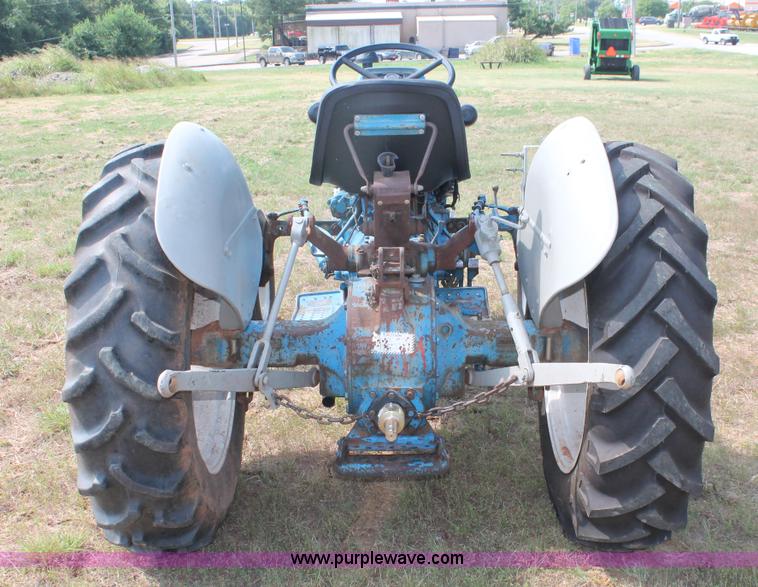 image for item H8161 1972 Ford 2000 tractor