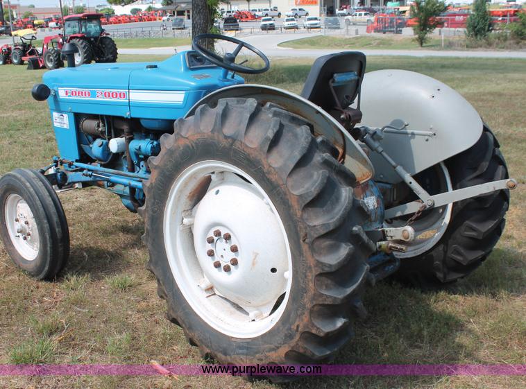 image for item H8161 1972 Ford 2000 tractor