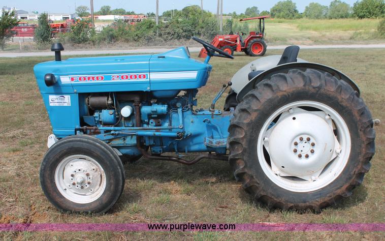 image for item H8161 1972 Ford 2000 tractor