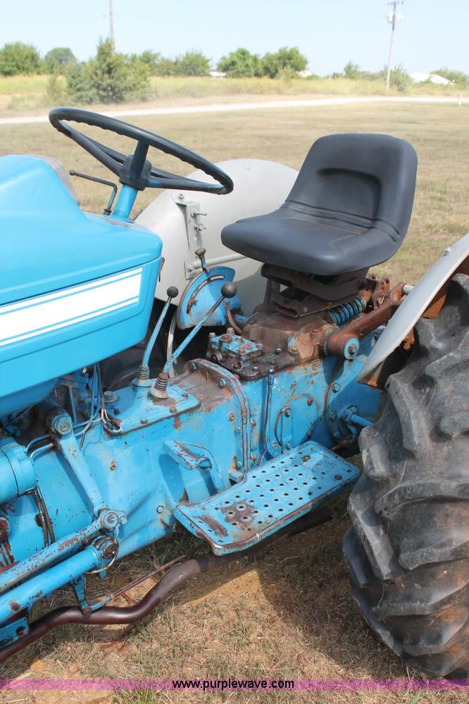 1972 Ford 2000 tractor in Ada, OK Item H8161 sold Purple Wave