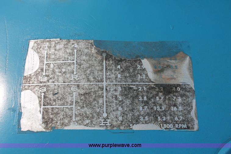 image for item H8161 1972 Ford 2000 tractor