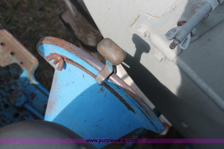 image for item H8161 1972 Ford 2000 tractor