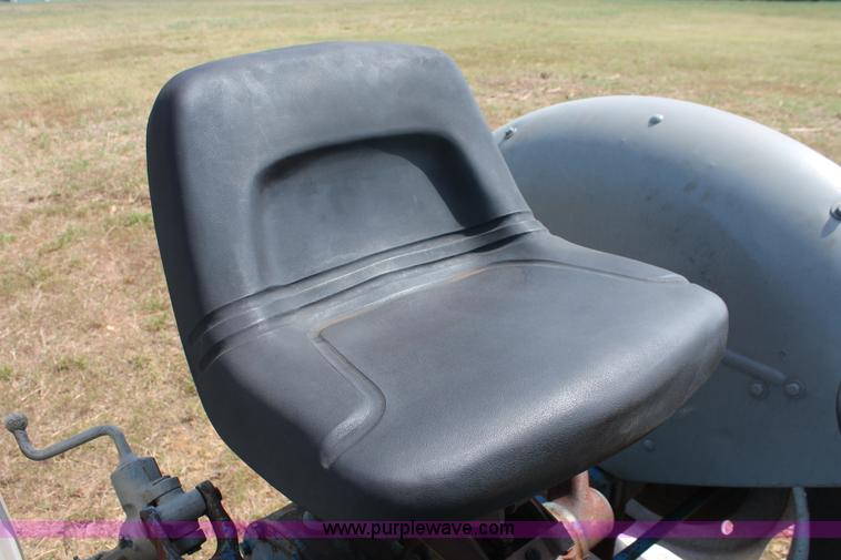 image for item H8161 1972 Ford 2000 tractor