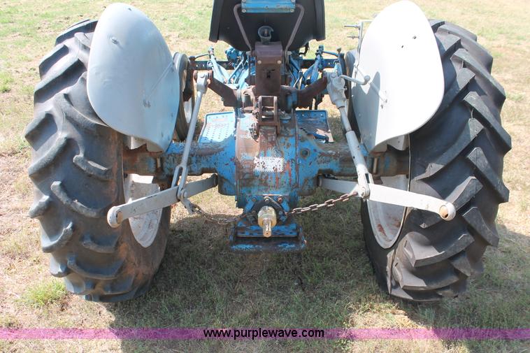 image for item H8161 1972 Ford 2000 tractor